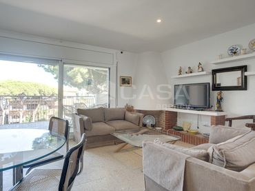 Piso con balcón en venta en La Pineda