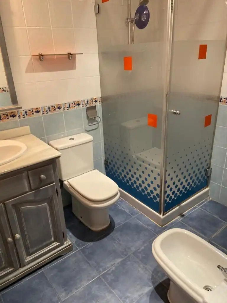 Badezimmer von Wohnung zur Miete in Valencia mit Klimaanlage, Heizung und Terrasse