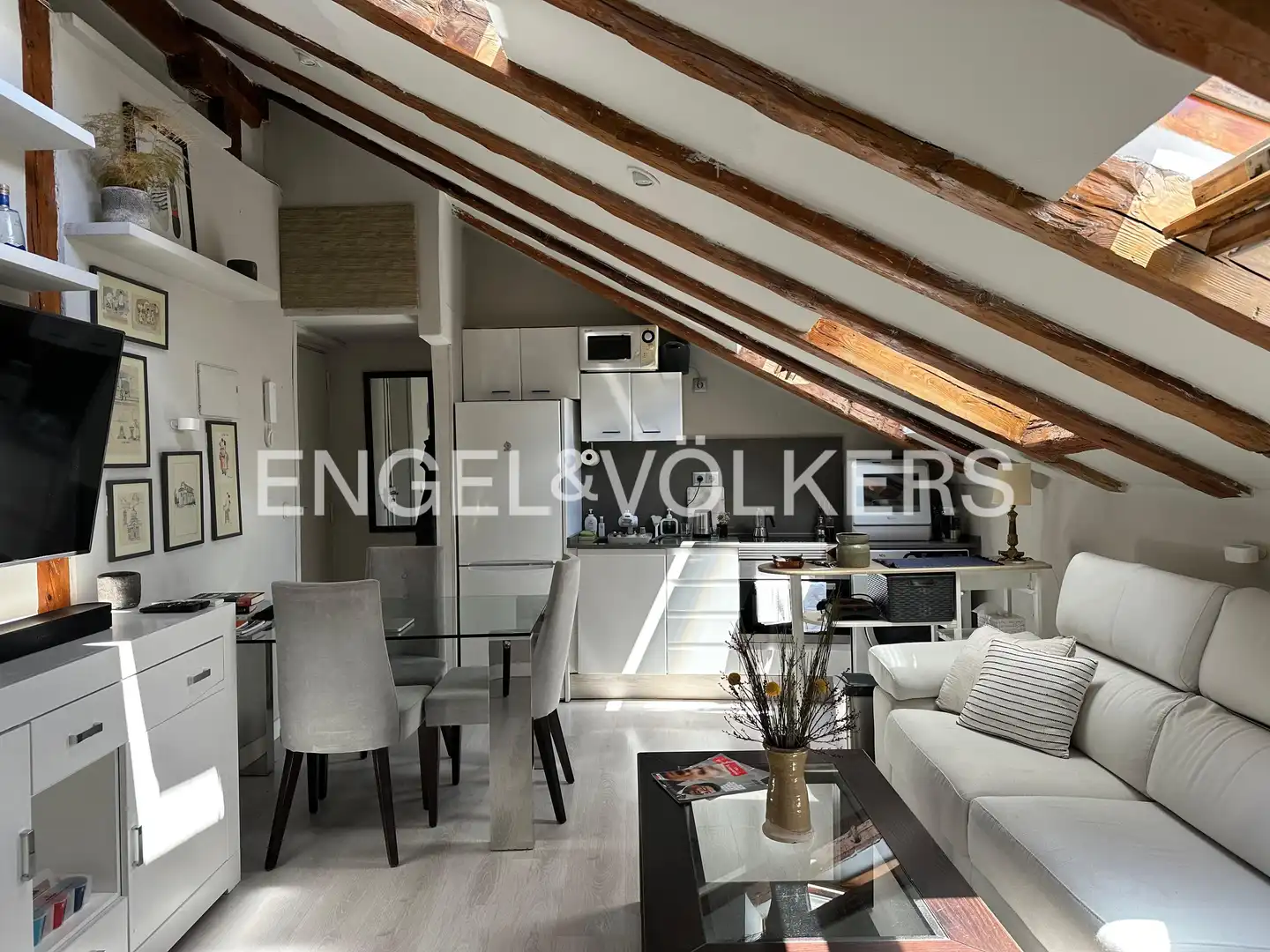 Sala de estar de Estudio de alquiler en Madrid con Aire acondicionado y Calefacción