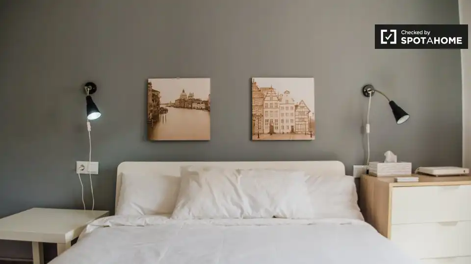 Habitación de Piso de alquiler en Valencia con Aire acondicionado, Calefacción y Amueblado