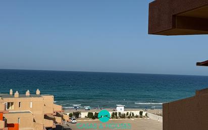 Vista exterior de Estudi en venda en La Manga del Mar Menor amb Aire condicionat, Terrassa i Moblat