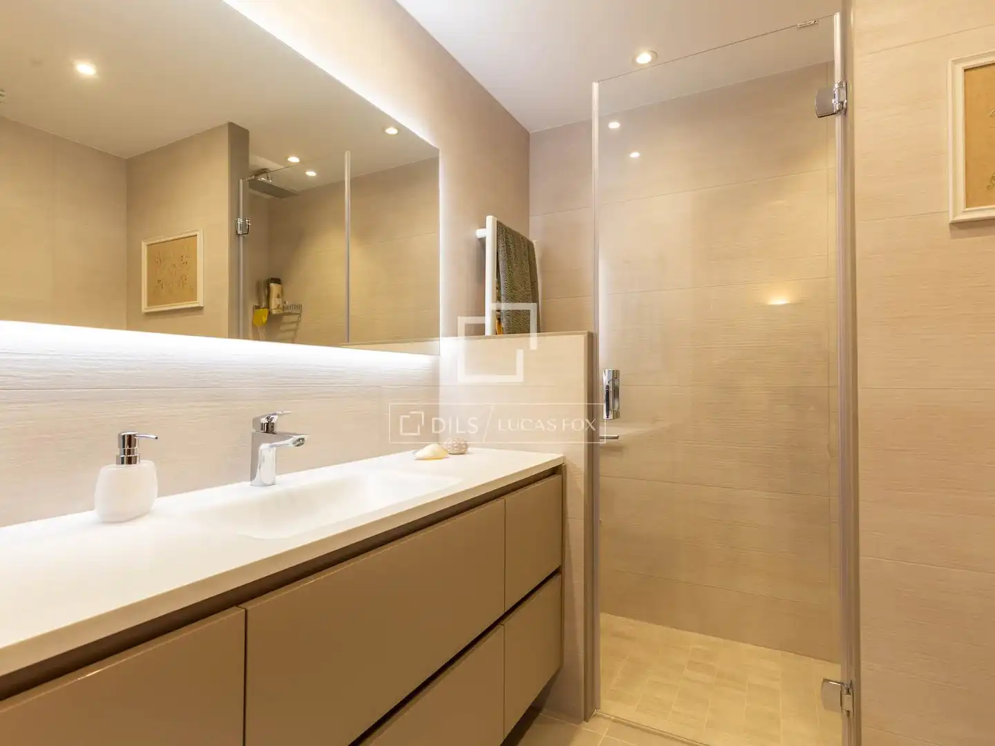 Baño de Casa o chalet en venta en Sant Just Desvern con Aire acondicionado, Calefacción y Jardín privado