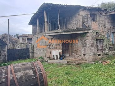 Casa con balcón en venta en Amoeiro