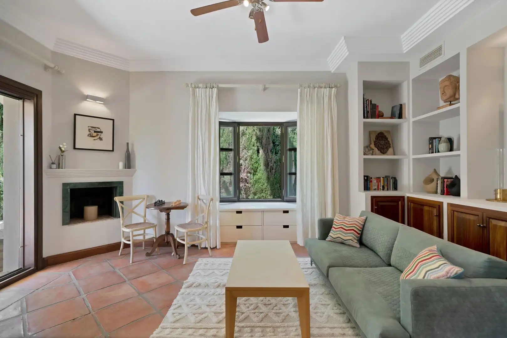 Sala de estar de Casa o chalet en venta en Marbella con Calefacción, Jardín privado y Terraza
