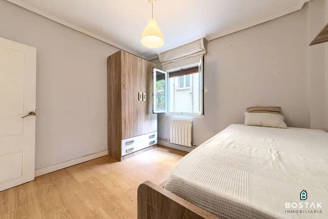 Bedroom of Flat for sale in Bilbao   with Heating