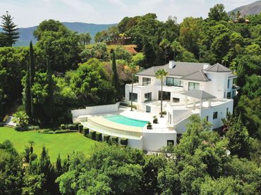 Casa con piscina en venta en La Zagaleta