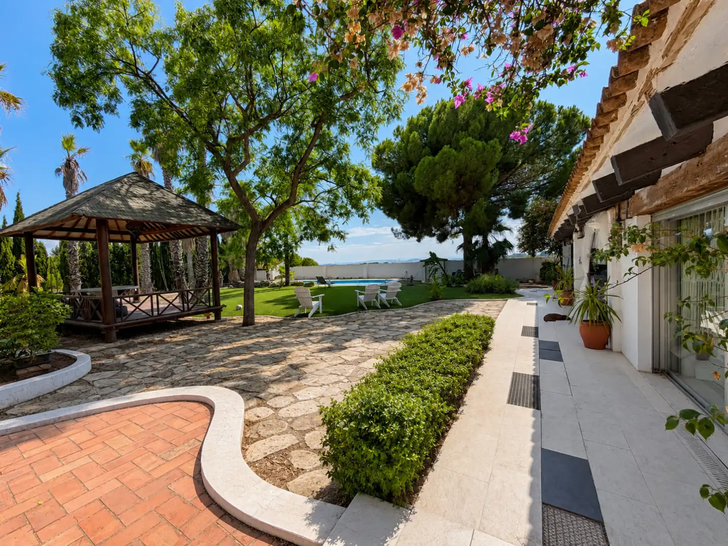 Garden of Houses for sale in Bétera  with Air Conditioner, Heating and Swimming Pool