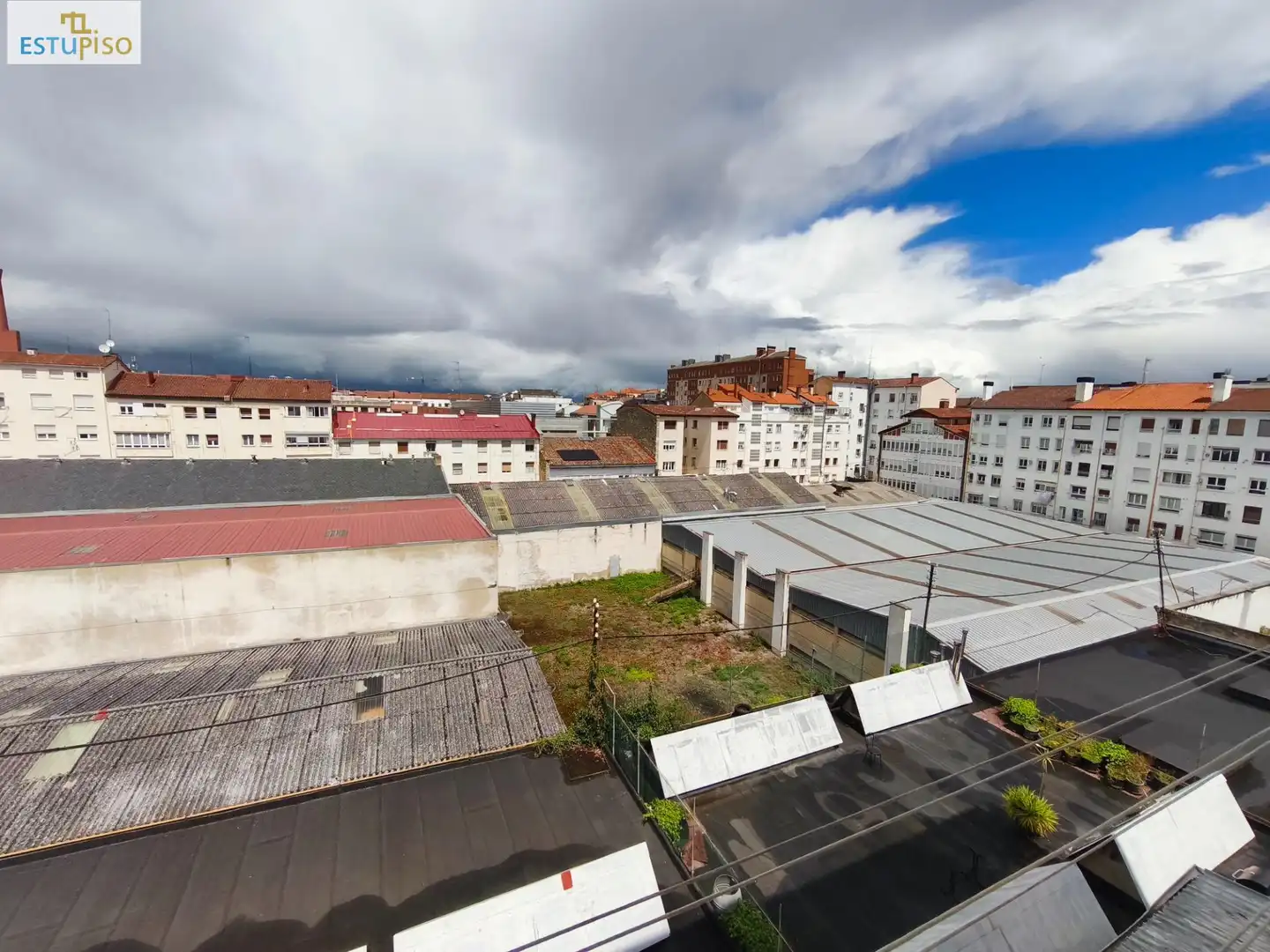 Exterior view of Flat for sale in Vitoria - Gasteiz  with Heating, Parquet flooring and Furnished