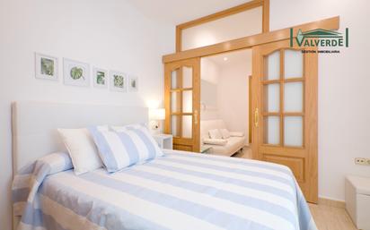 Dormitori de Apartament de lloguer en  Granada Capital amb Aire condicionat, Calefacció i Moblat