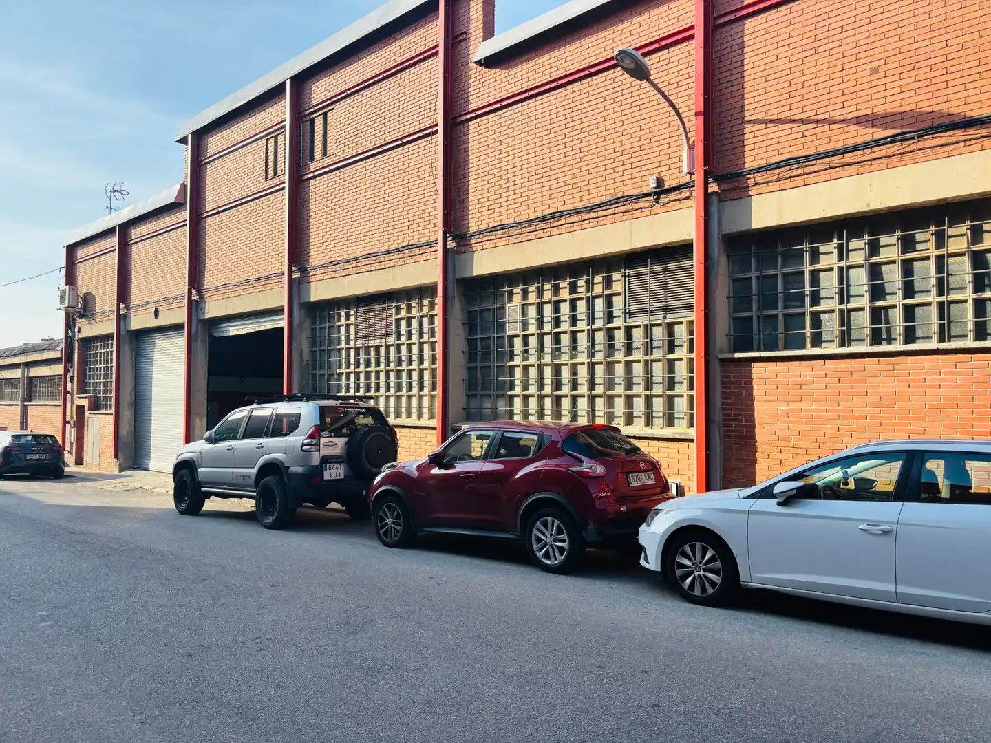 Industrial building to rent in Carrer del Miño