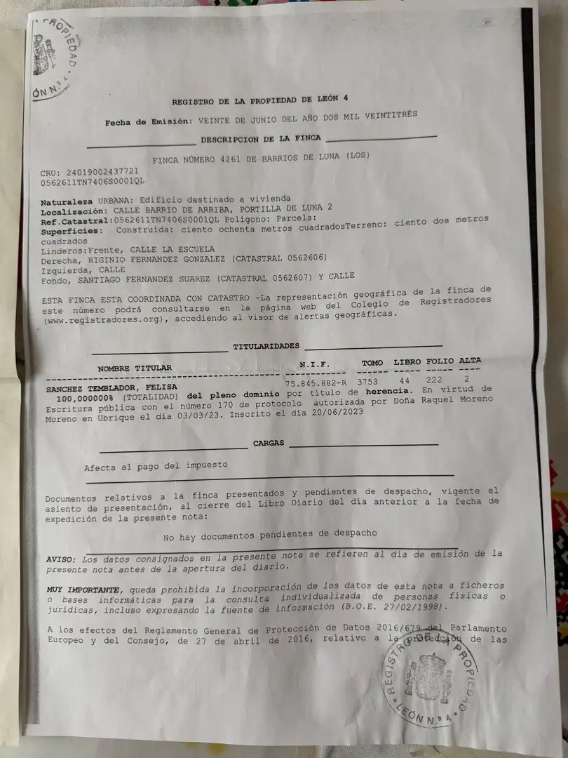 Casa o xalet en venda en Los Barrios de Luna  amb Calefacció i Moblat