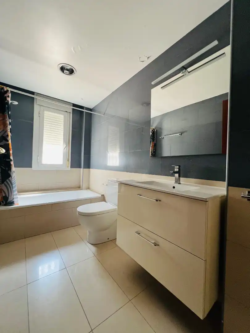 Baño de Piso en venta en Salou con Aire acondicionado, Calefacción y Jardín privado