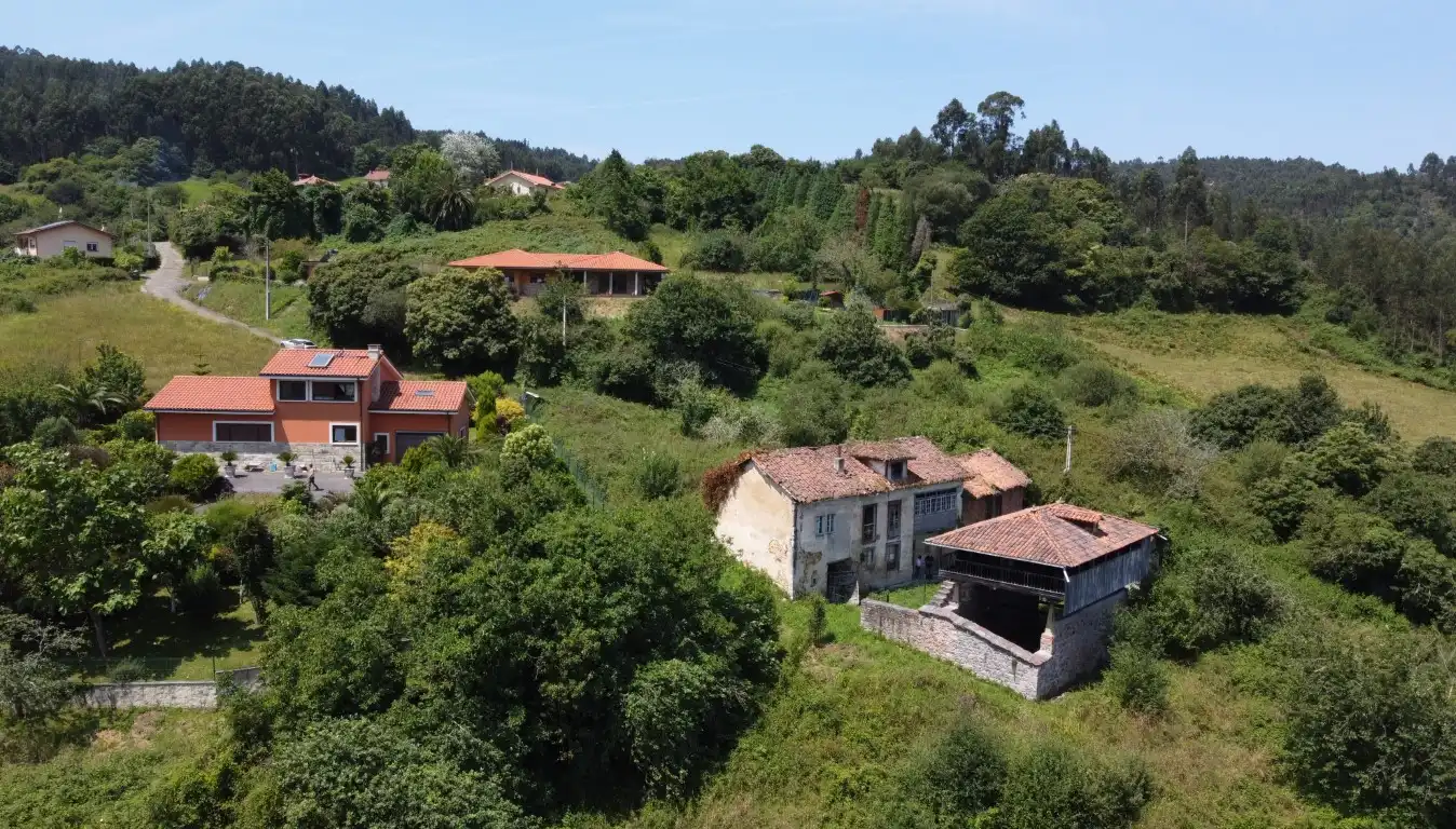 Außenansicht von Country house zum Verkauf in Castrillón mit Privatgarten und Balkon