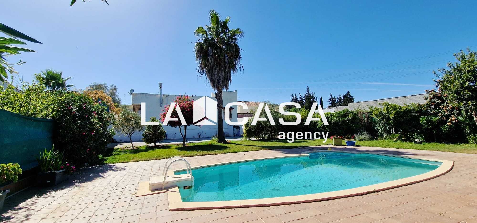 Vista exterior de Casa o xalet en venda en Algeciras amb Traster