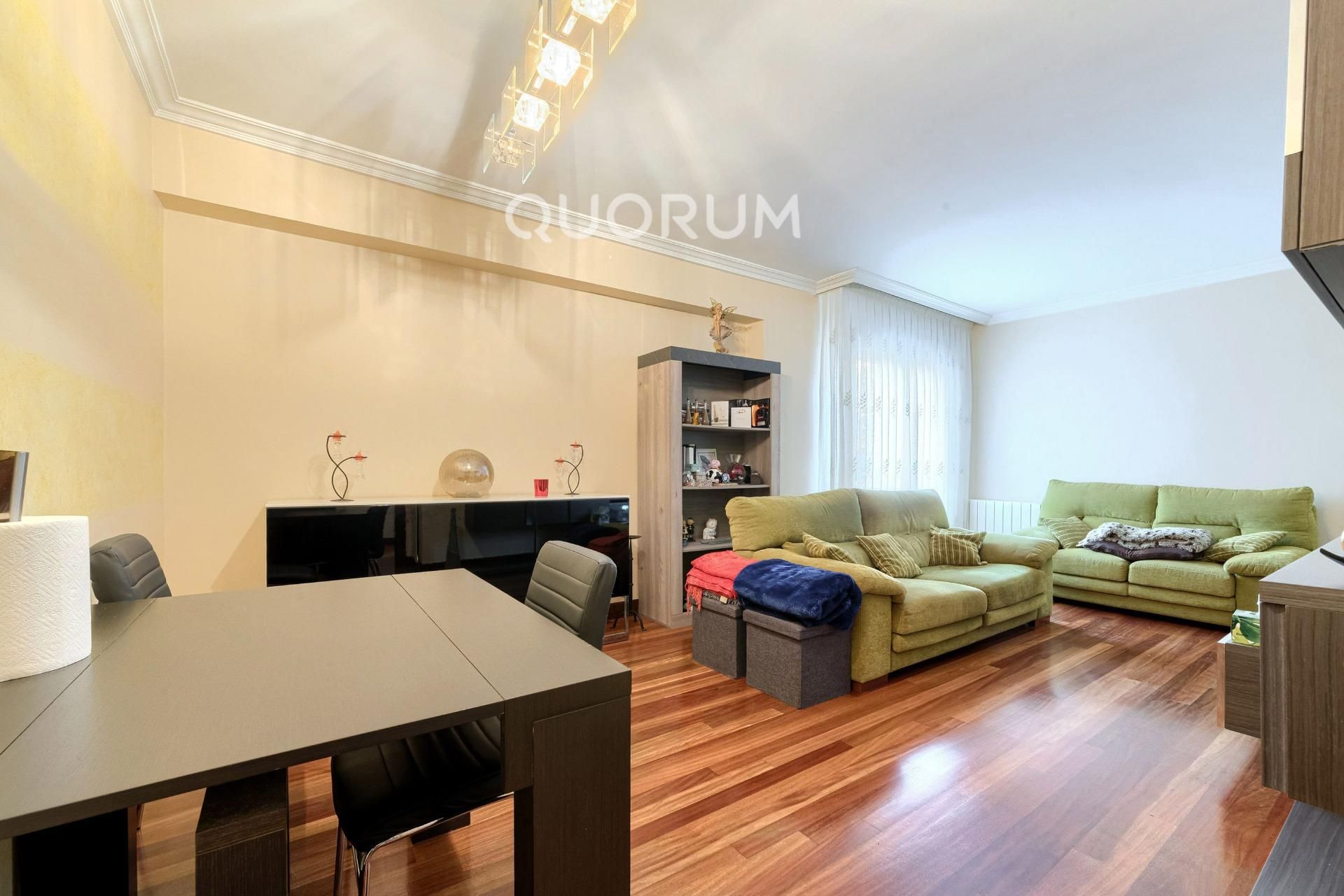 Living room of Flat for sale in Basauri   with Heating and Furnished