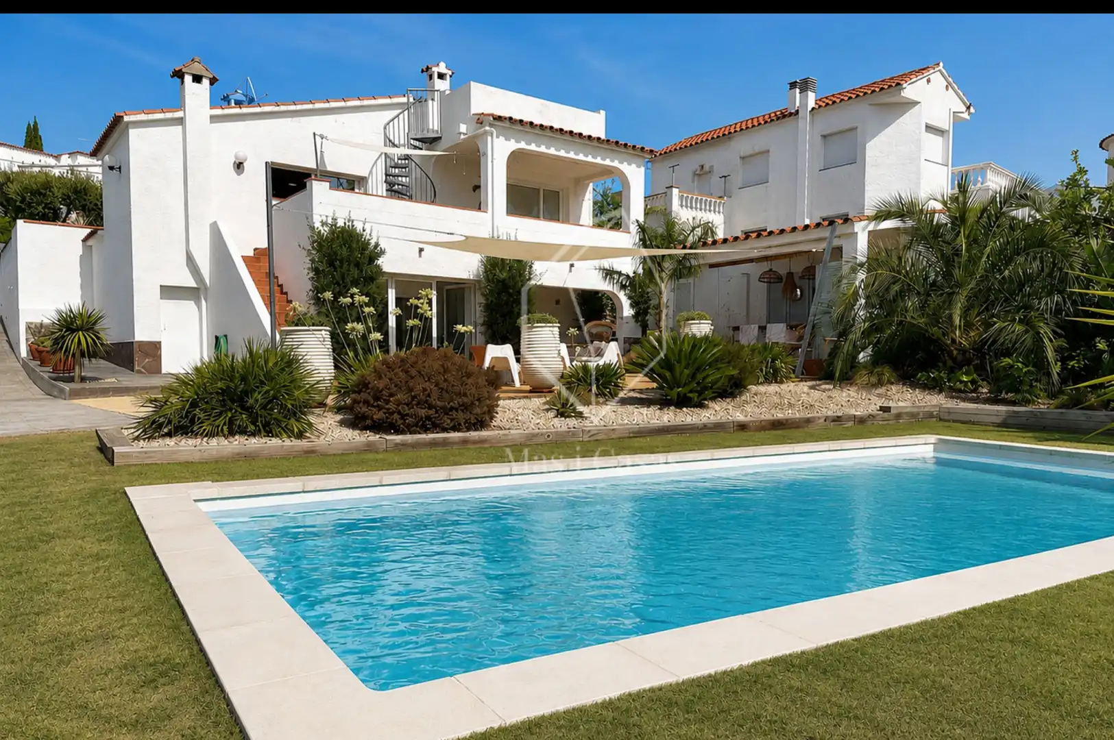 Piscina de Casa o xalet en venda en L'Escala amb Aire condicionat, Calefacció i Jardí privat
