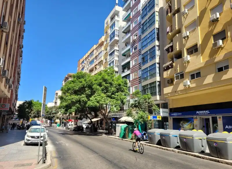 Appartamento con ascensore in vendita a Calle Aguilar y Cano 5, imagen 2