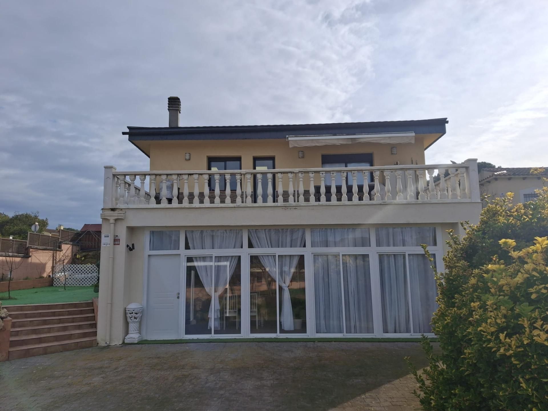 Vista exterior de Casa o xalet en venda en Vidreres amb Calefacció, Jardí privat i Terrassa