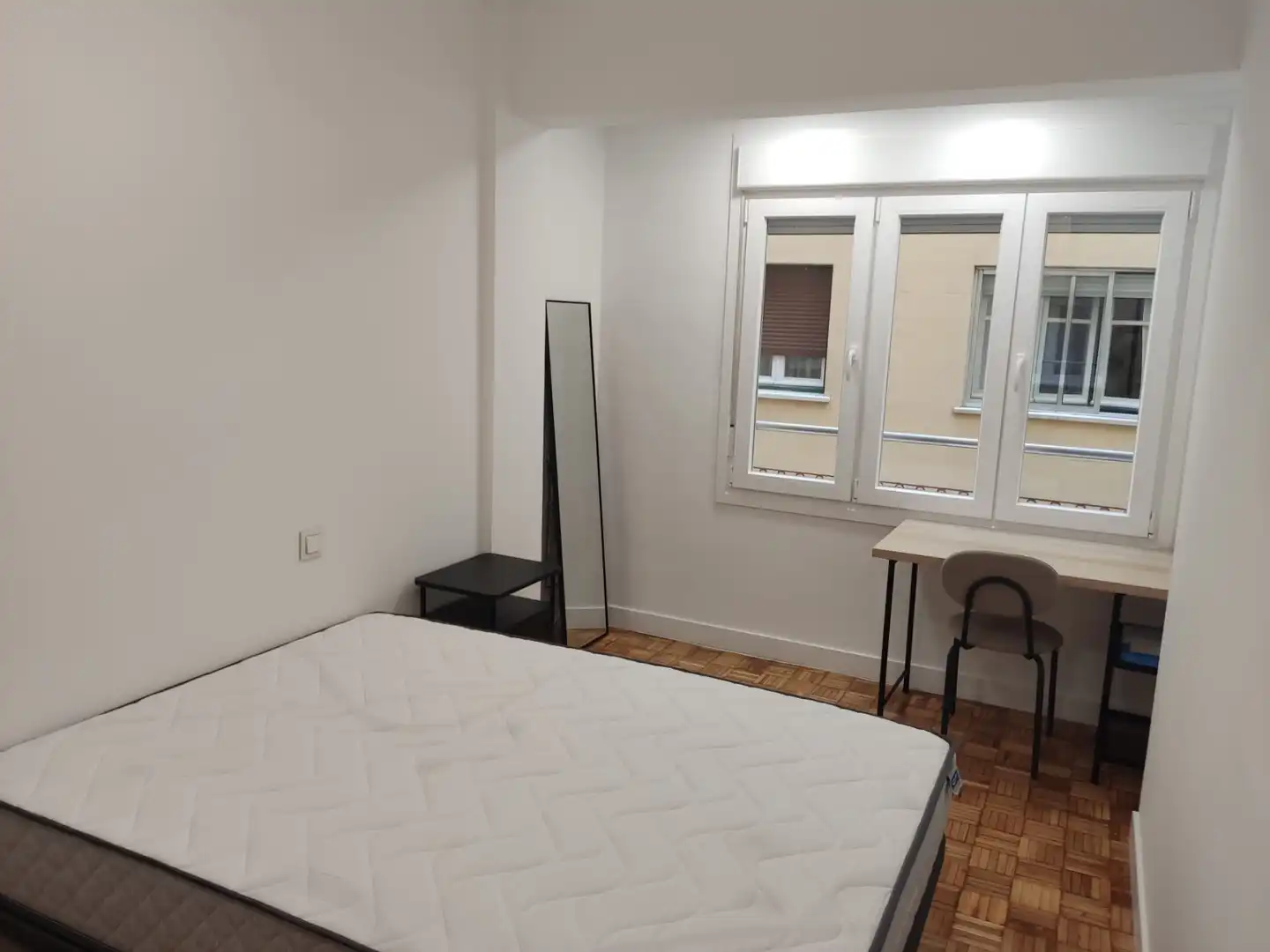 Bedroom of Flat for share in Madrid  with Heating, Furnished and Oven