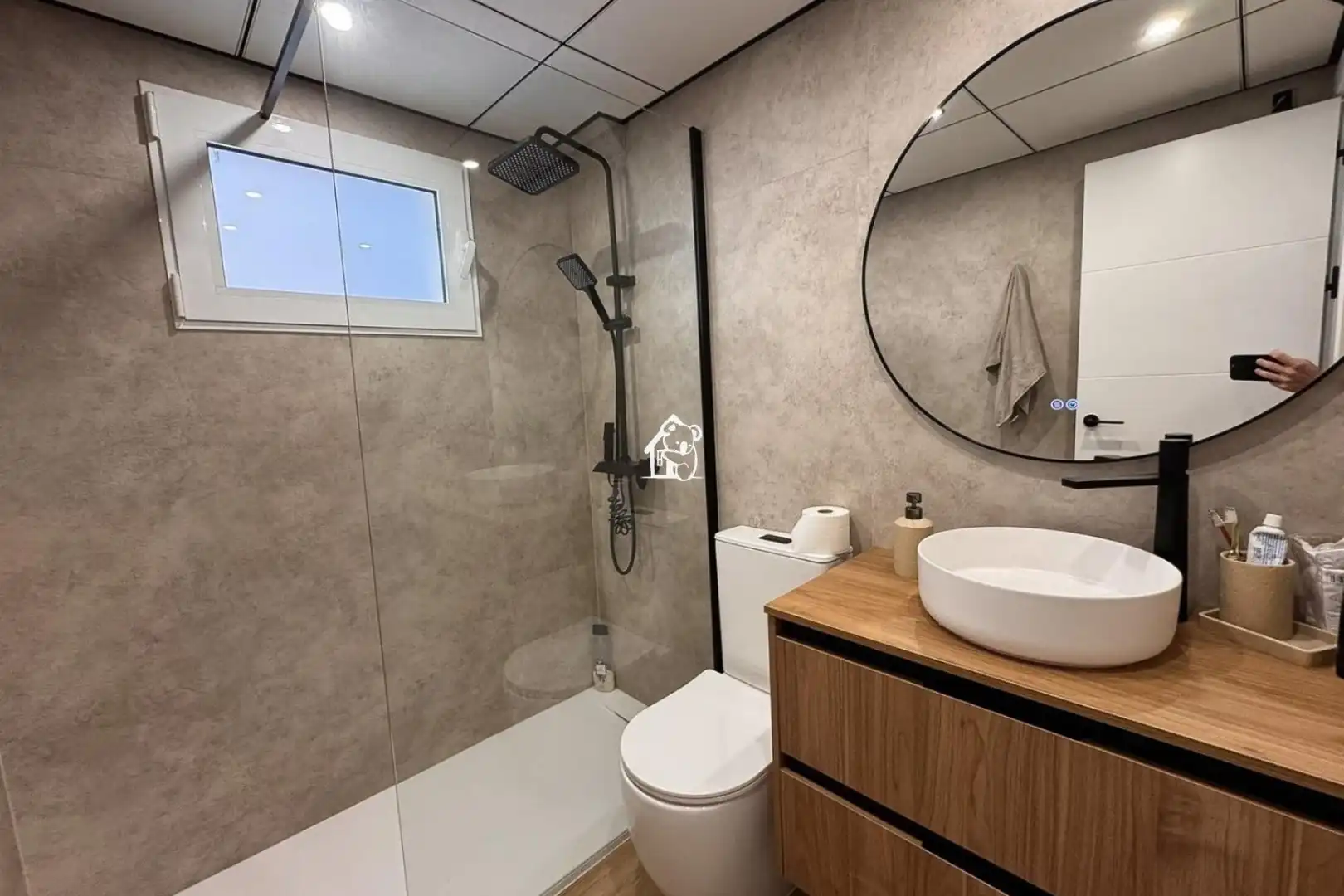 Bathroom of Apartments for rent in Torrevieja  with Air Conditioner, Terrace and Furnished