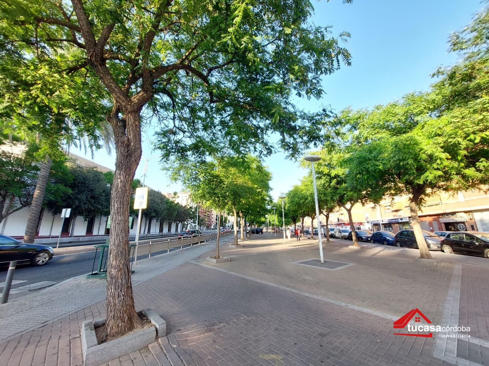 Vista exterior de Local en venda en  Córdoba Capital