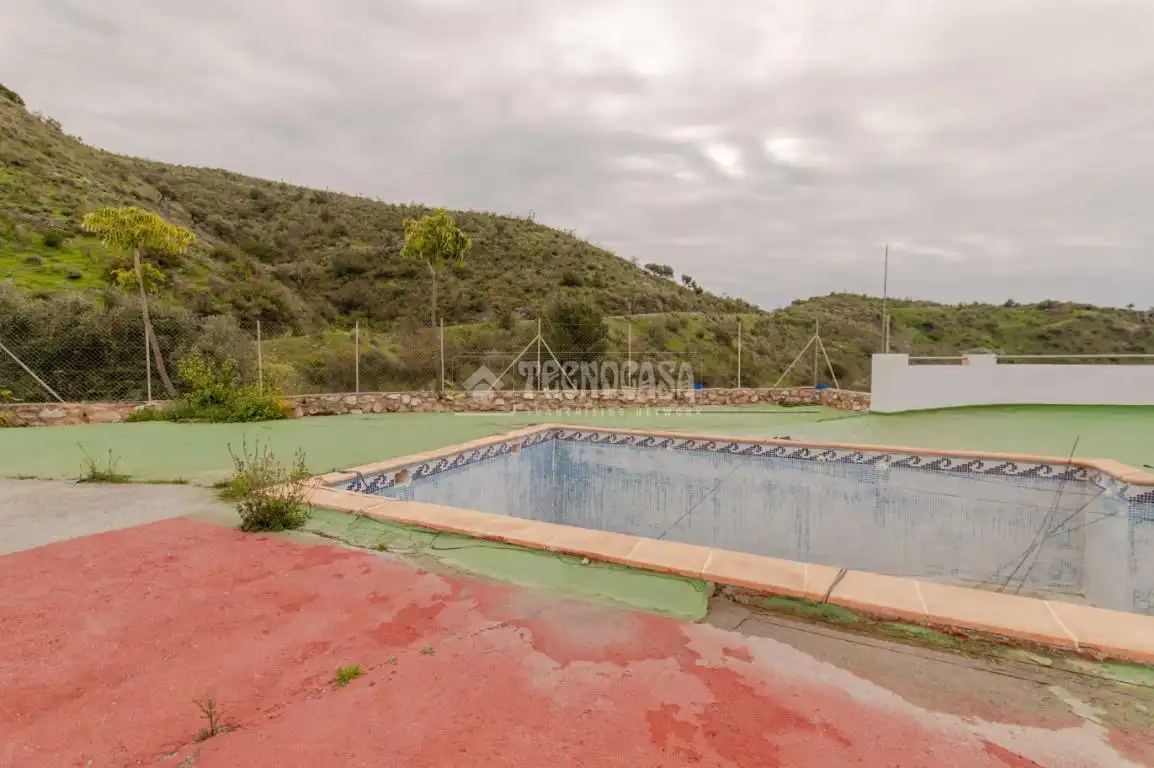 Piscina de Finca rústica en venda en Motril amb Terrassa