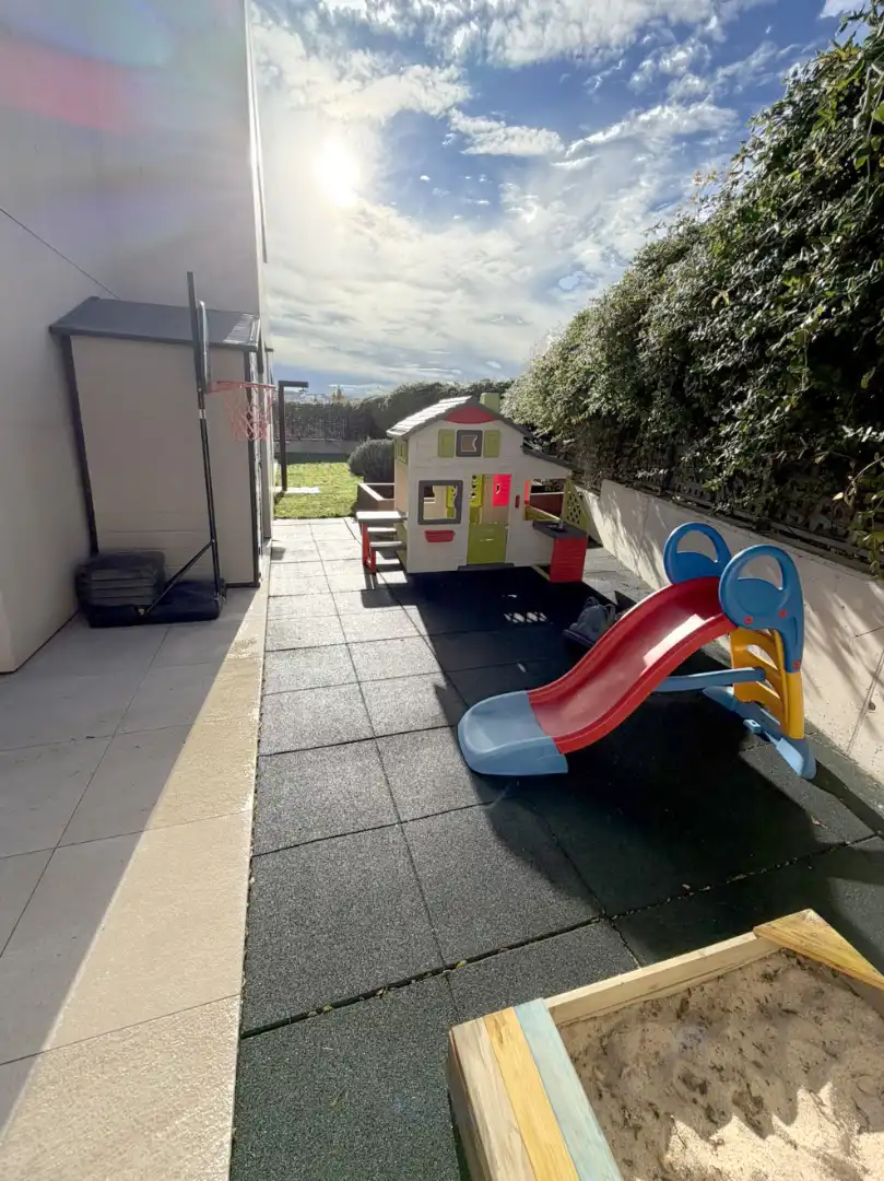Terraza de Planta baja de alquiler en Boadilla del Monte con Aire acondicionado, Calefacción y Jardín privado