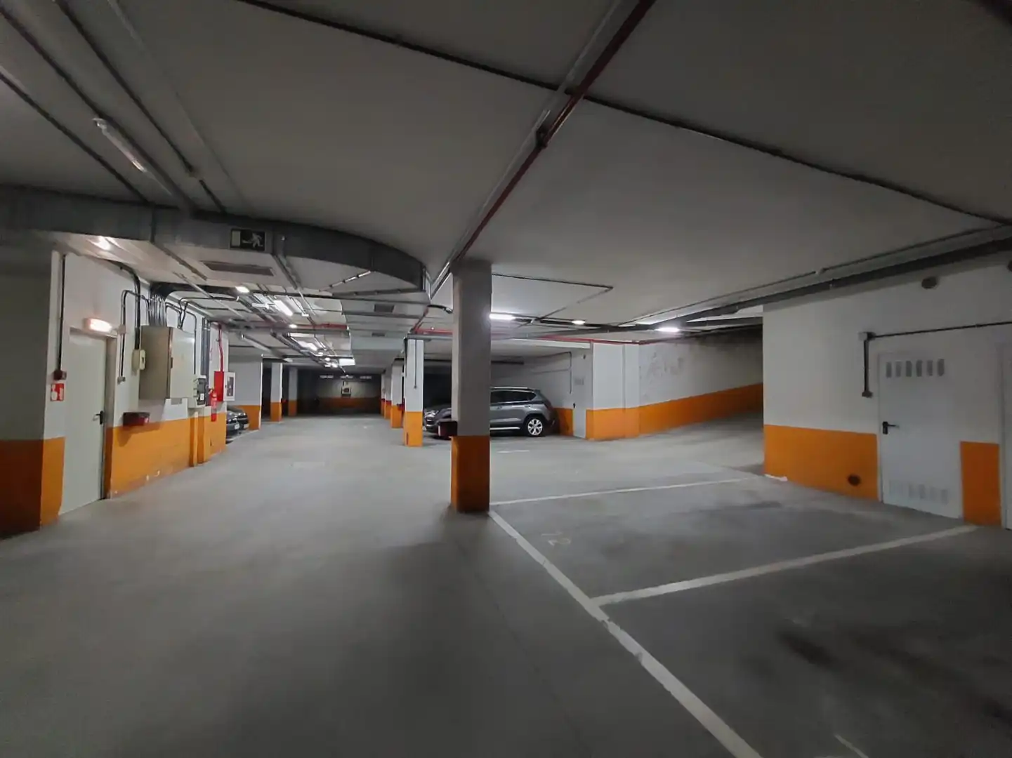 Parking de Piso de alquiler en Gijón  con Calefacción, Jardín privado y Parquet