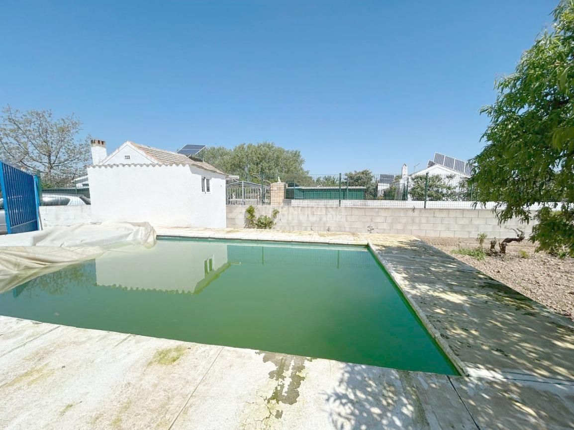 Piscina de Finca rústica en venda en  Zaragoza Capital amb Jardí privat i Piscina