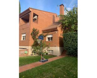 Exterior view of Single-family semi-detached for sale in Villaviciosa de Odón