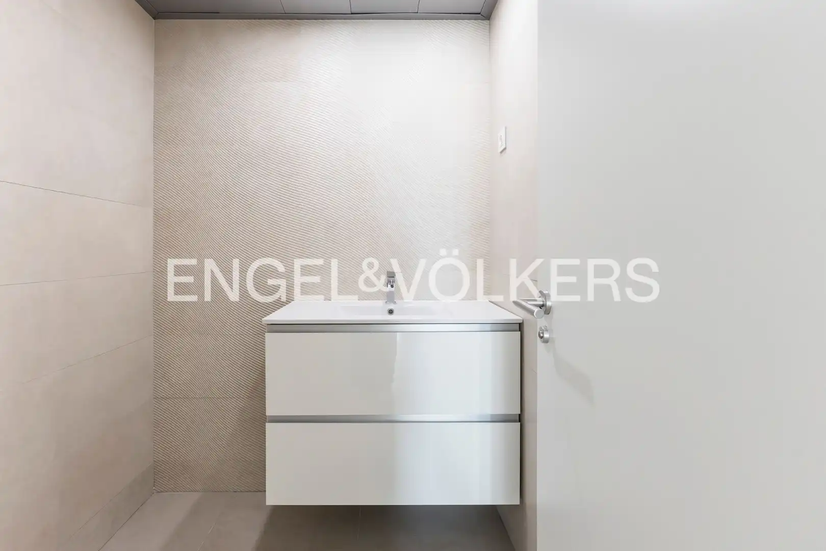 Bathroom of Flat for rent in Madrid  with Air Conditioner, Heating and Terrace