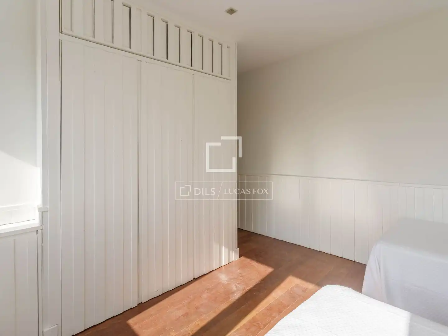Schlafzimmer von Dachboden zur Miete in Madrid mit Klimaanlage, Heizung und Parkett