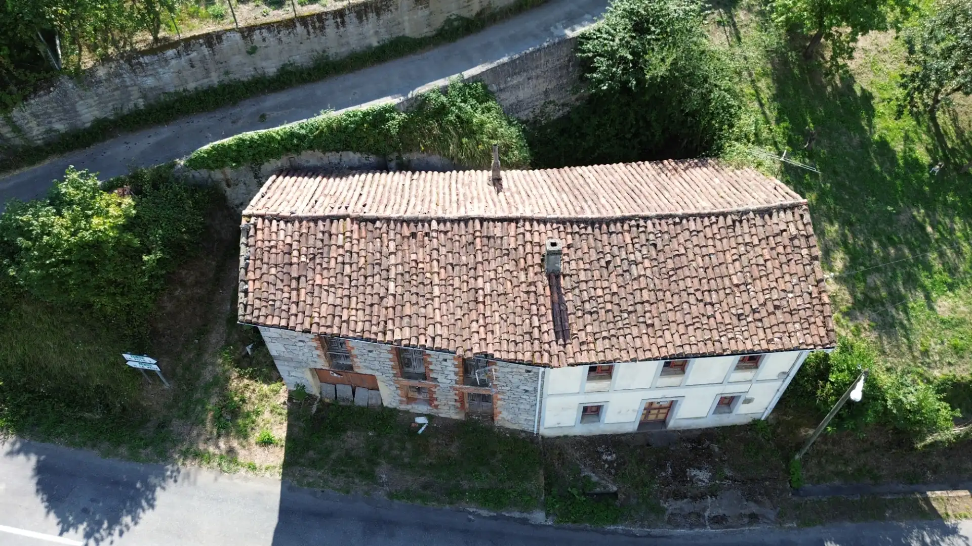 Vista exterior de Casa o xalet en venda en Lena
