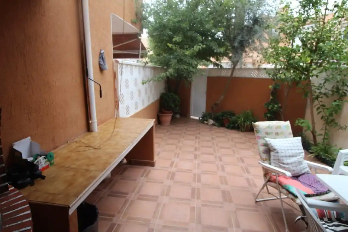 Terrassa de Casa adosada en venda en Torrevieja amb Jardí privat, Terrassa i Moblat