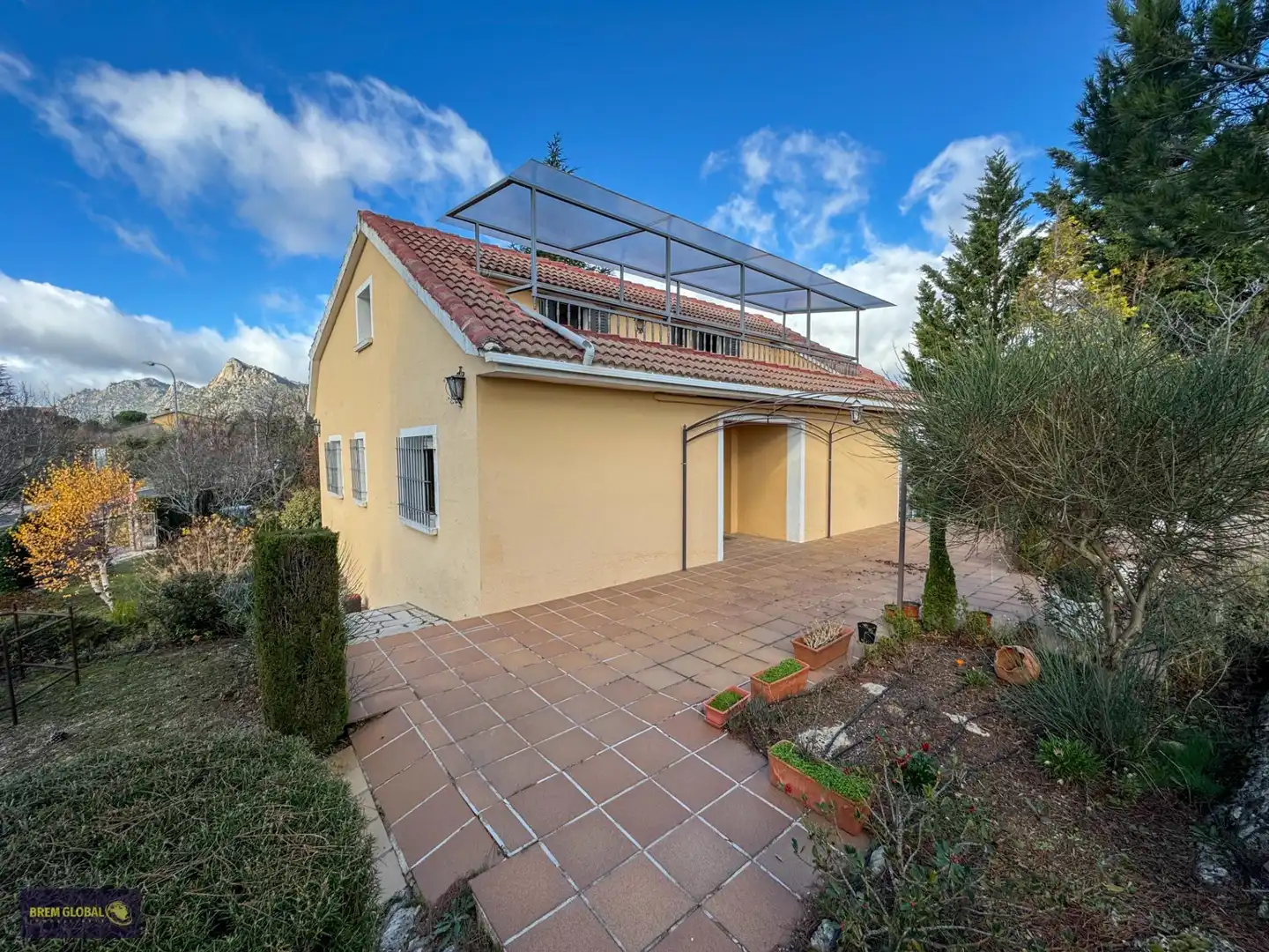 Vista exterior de Casa o xalet en venda en El Berrueco amb Calefacció, Terrassa i Traster