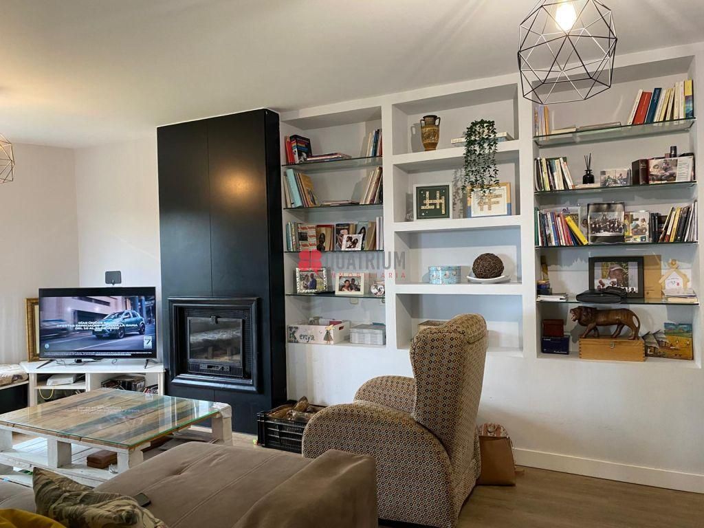 Sala d'estar de Dúplex en venda en Teo amb Traster
