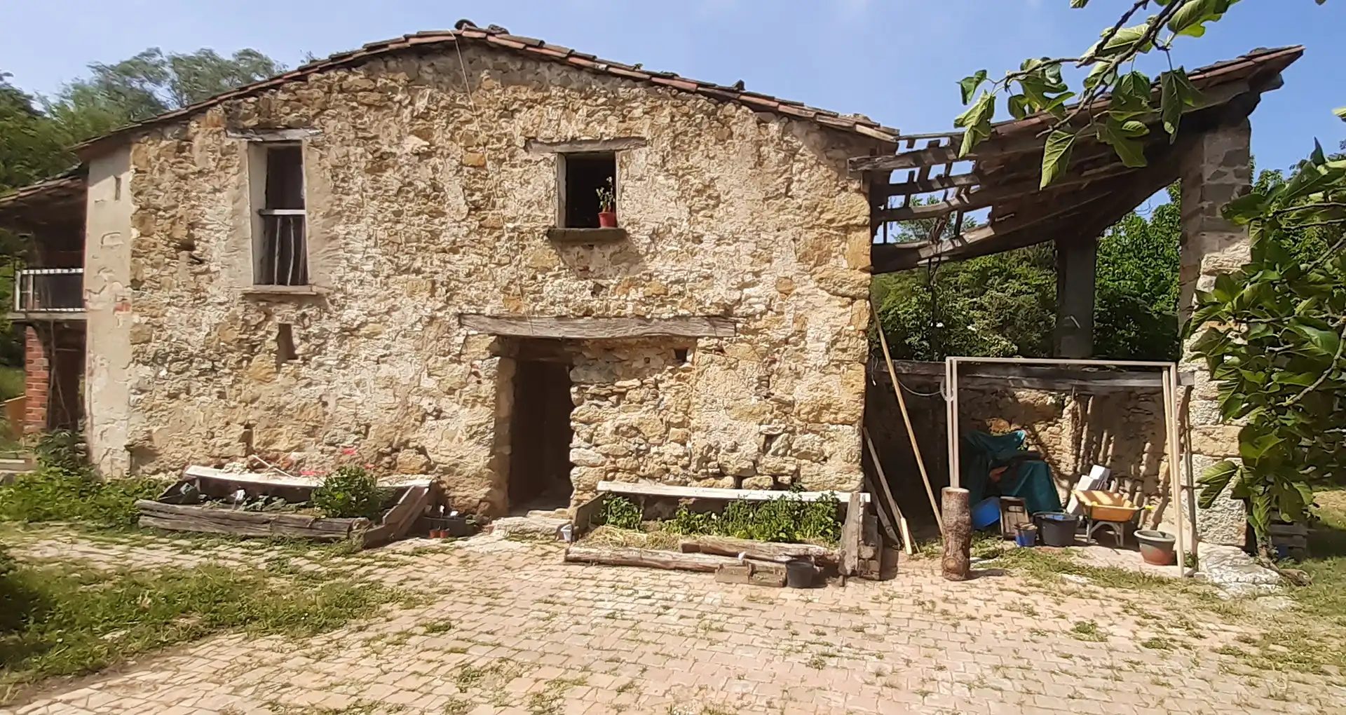 Vista exterior de Finca rústica en venda en Sant Feliu de Pallerols