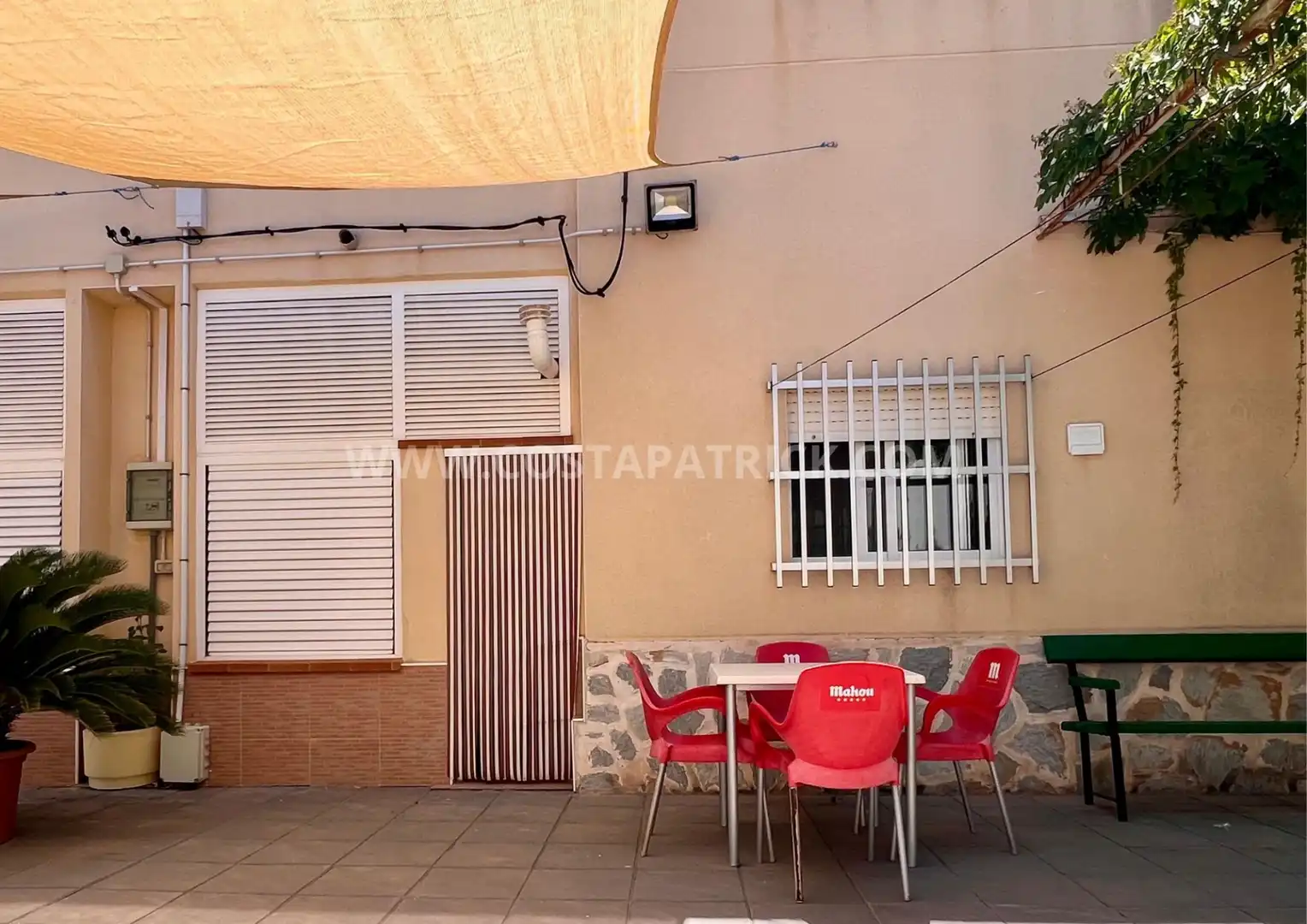 Terrasse von Einfamilien-Reihenhaus zur Miete in Los Alcázares mit Klimaanlage, Möbliert und Ofen