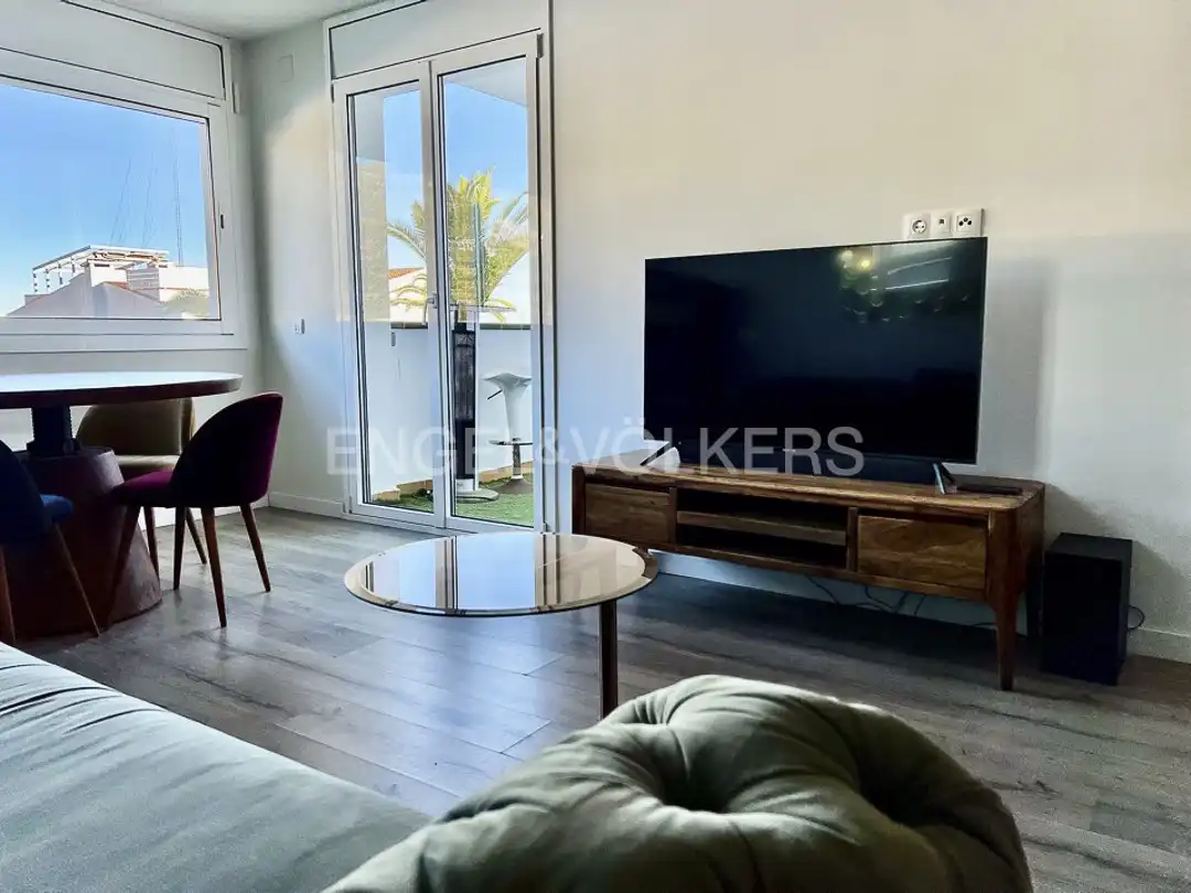 Living room of Flat for rent in Sitges  with Air Conditioner, Heating and Parquet flooring