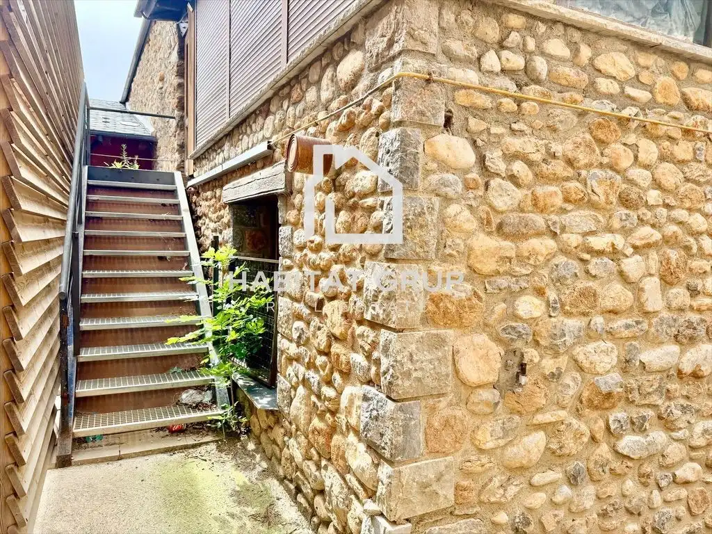 Vista exterior de Casa o xalet en venda en Prats i Sansor amb Calefacció, Terrassa i Traster
