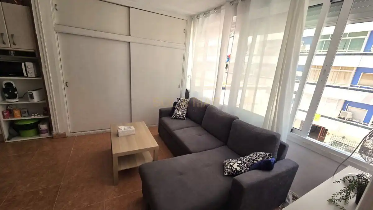 Sala d'estar de Apartament en venda en Torremolinos amb Aire condicionat, Calefacció i Moblat