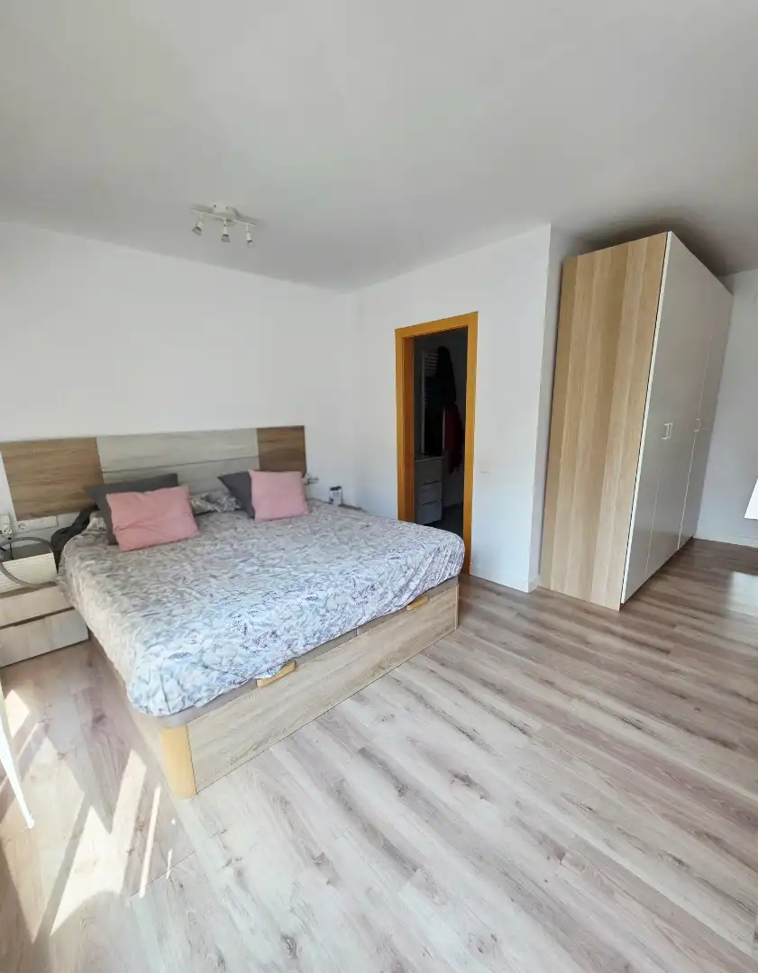 Habitación de Casa adosada en venta en Terrassa con Aire acondicionado, Calefacción y Parquet