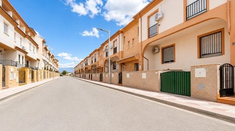 Foto 2 de Casa adosada en venta en Atarfe, Granada