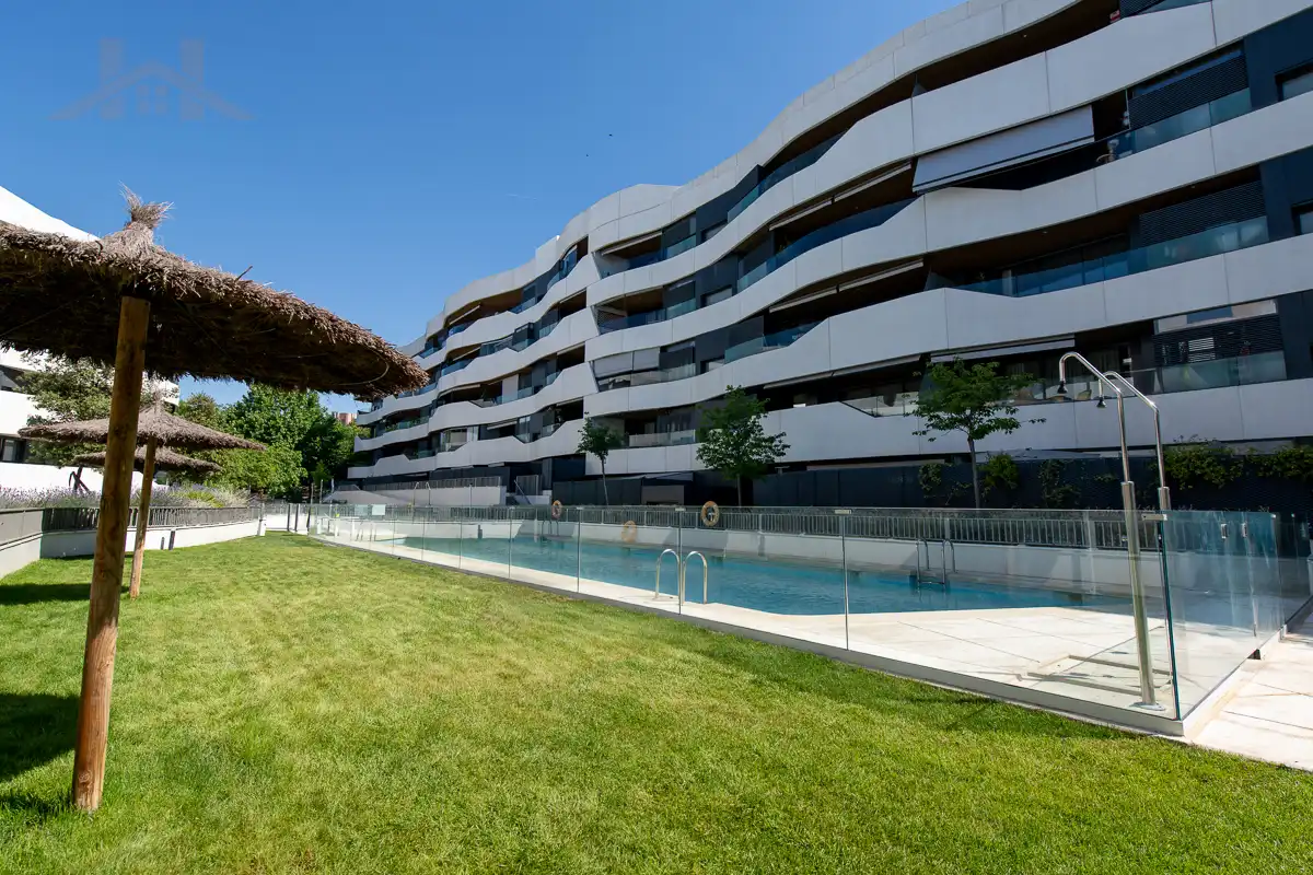 Vista exterior de Pis en venda en Alcobendas amb Aire condicionat, Calefacció i Parquet