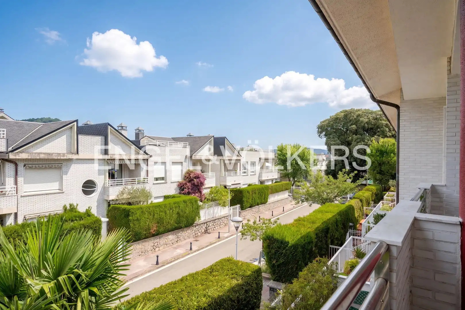 Vista exterior de Casa adosada en venda en Donostia - San Sebastián  amb Calefacció, Jardí privat i Terrassa