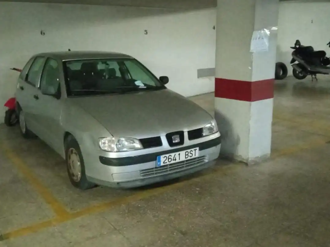 Einzelparkplatz zum Verkauf in Avenida de Chapi 25, imagen 3