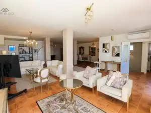Sala d'estar de Casa o xalet de lloguer en Almuñécar amb Aire condicionat, Jardí privat i Terrassa