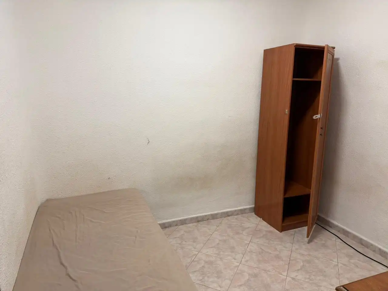 Habitación de Planta baja en venta en Madrid con Calefacción