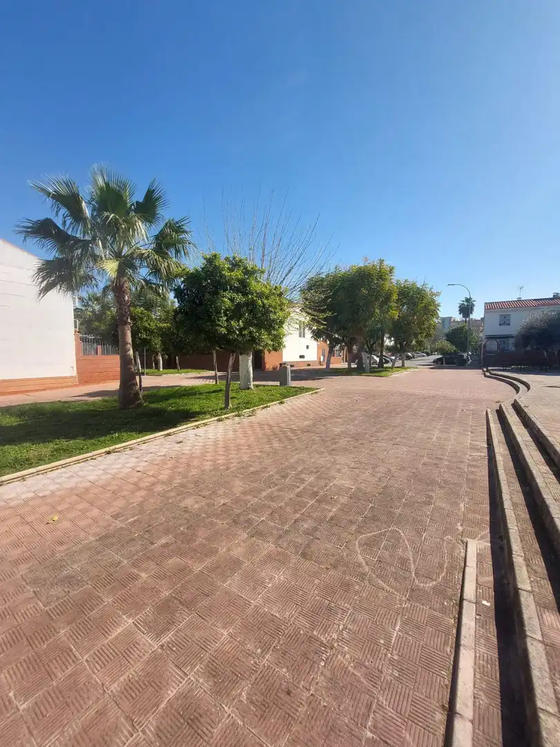Exterior view of Houses for sale in Sevilla  with Air Conditioner, Terrace and Storage room