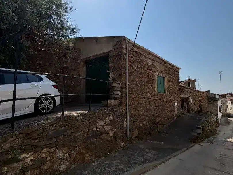 Vista exterior de Pis en venda en Ahigal de los Aceiteros amb Traster, Moblat i Balcó